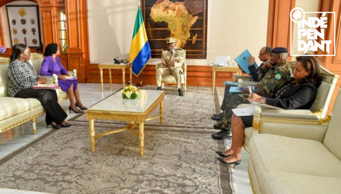 Brice Clotaire Oligui Nguema échange avec les ministres du Travail et du Commerce